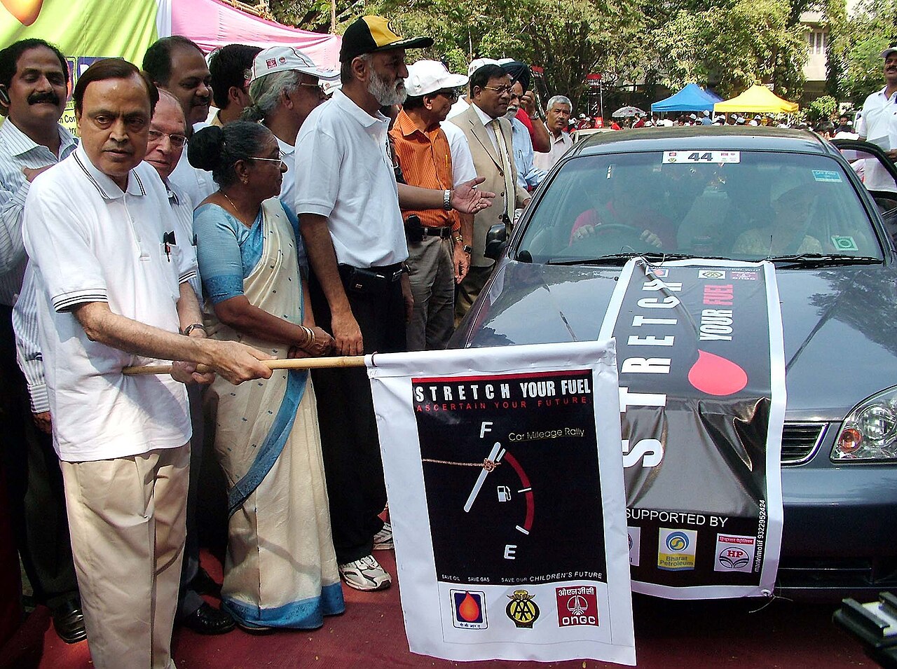 The Union Minister of Petroleum and Natural Gas, Shri Murli Deora flagged off a Car Mileage Rally "Stretch Your Fuel", organised by PCRA (Petroleum Conservation Research Associatio