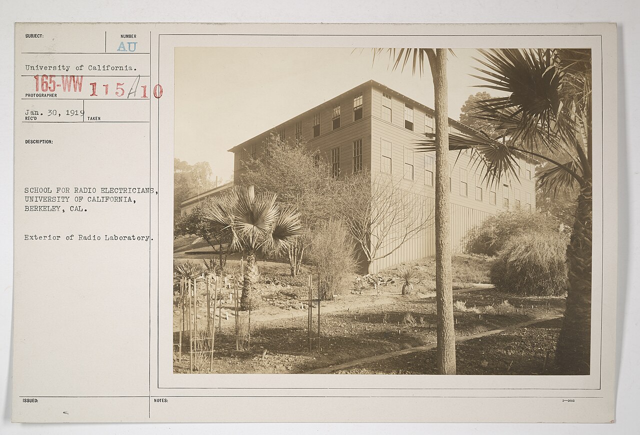 File:Colleges and Universities - University of California - School for radio electricians, University of California, Berkeley, California. Exterior of Radio Laboratory - NARA - 264