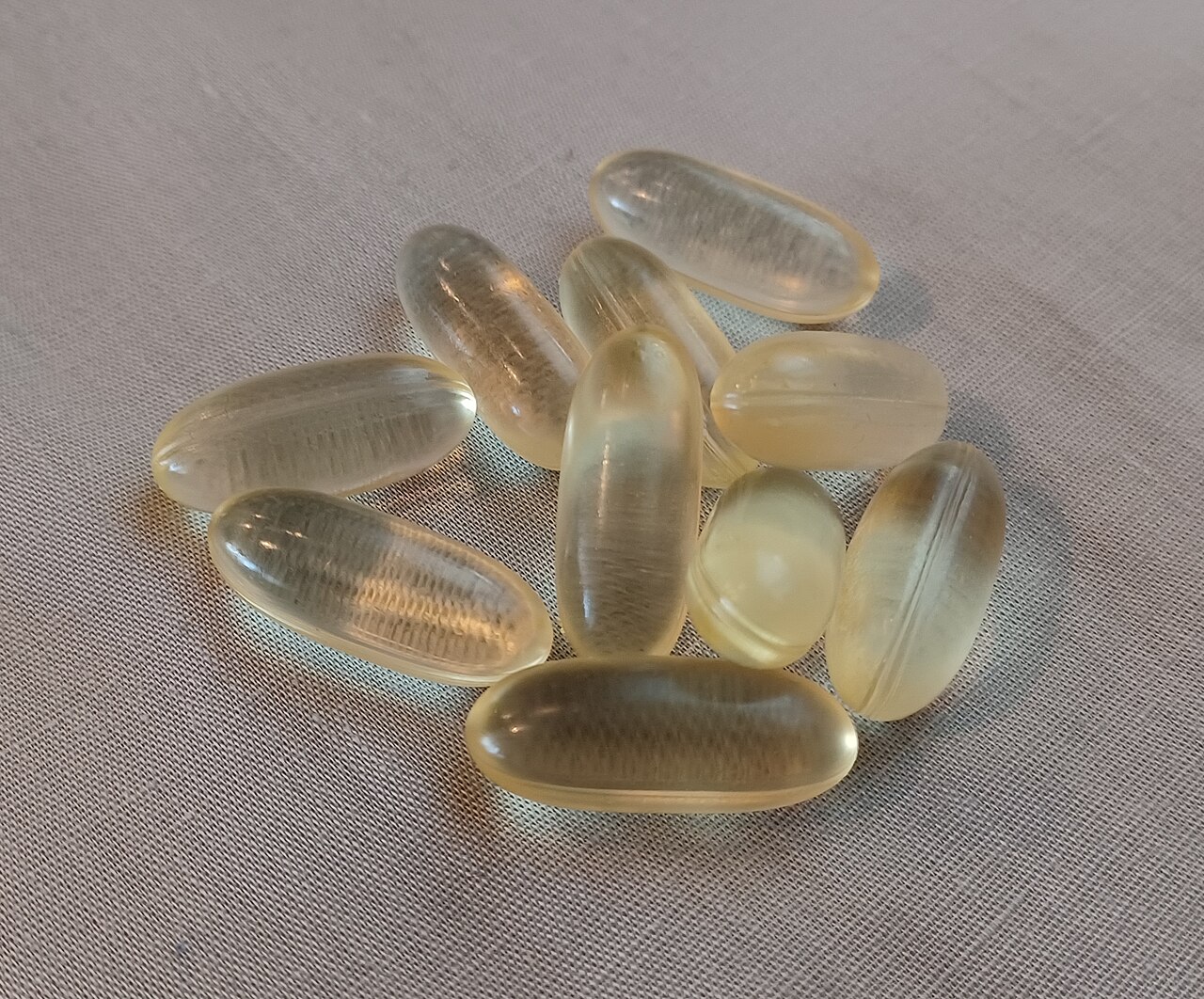 "MicrOrganics" brand vegan omega-3 supplements. Each capsule contains 255mg DHA and 127.5mg EPA. Ingredients: microalgae oil ( Schizochytrium sp. ) 96.3%, Sunflower Oil 3.17%, Rose