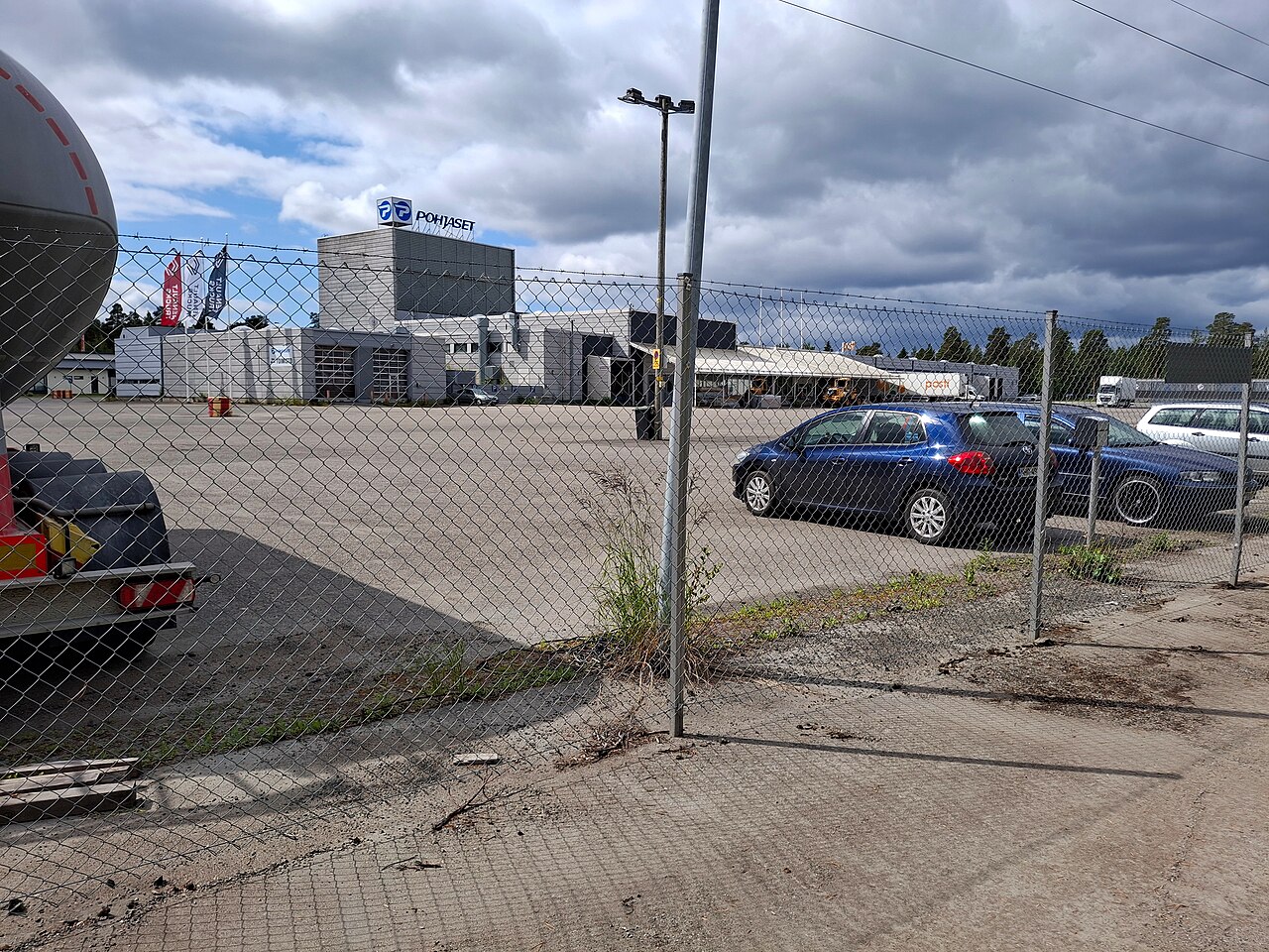 A former Valio dairy along the road Valiontie in Keminmaa, Finland. The building has also housed a Prisma hypermarket in the 1990s and the early 2000s. As of 2025, the companies ac